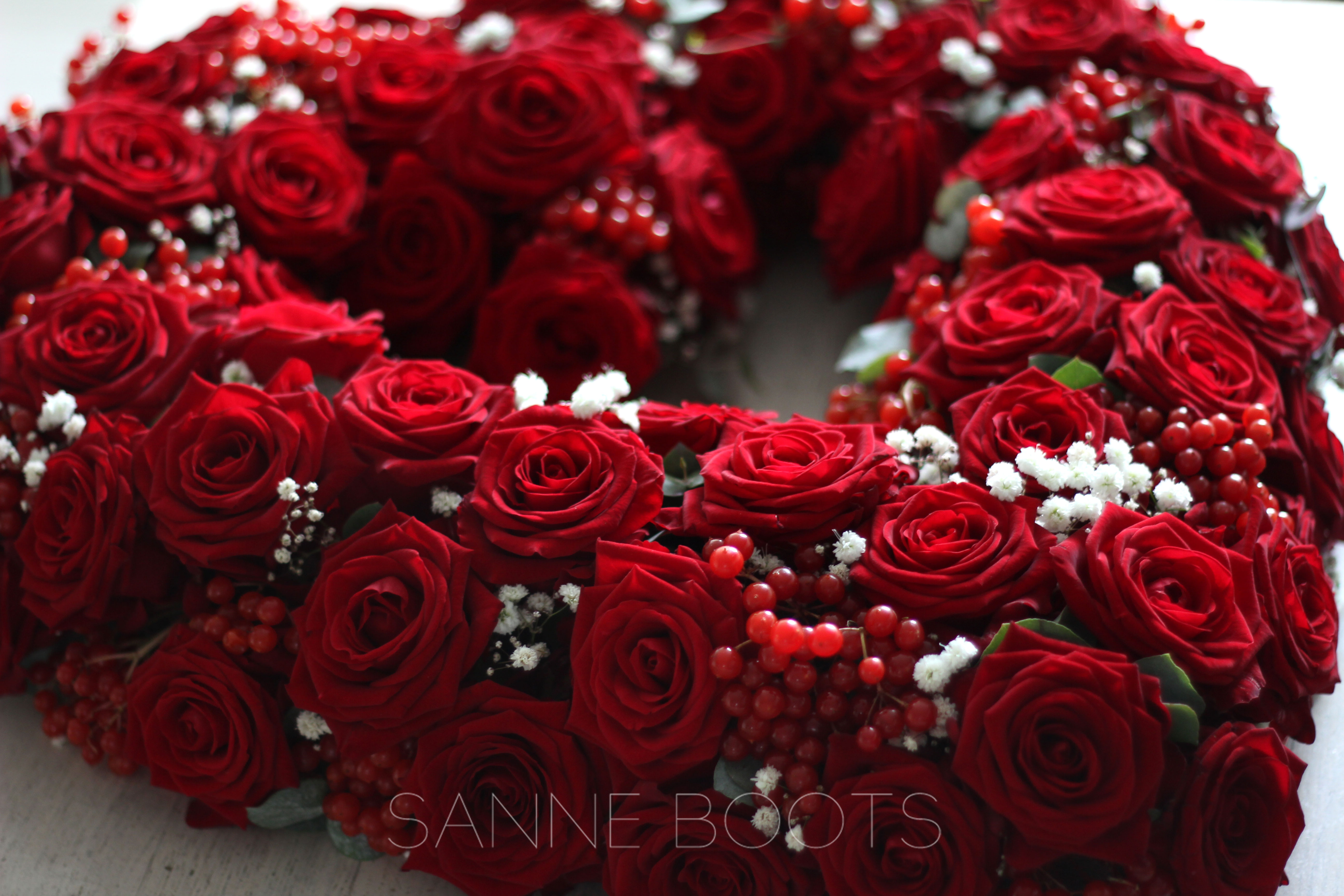 Autobloemstuk | Fluweel rode rozen als symbool voor de liefde